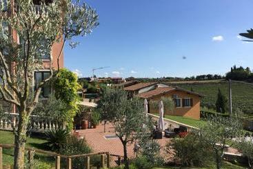 هتل Bertoletta Village Apartments