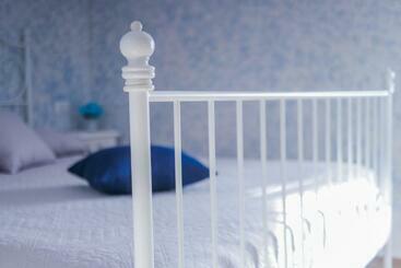 هتل Flores B&b