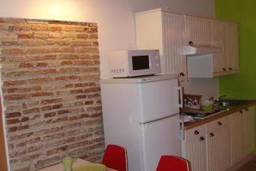 هتل Incentro Apartments