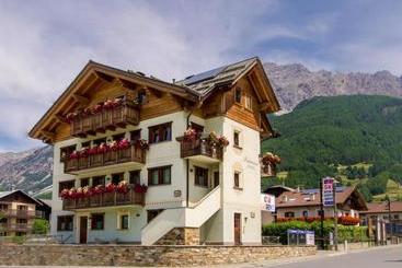 هتل Residence Pedranzini