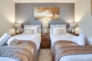هتل Mica Point City Centre Apartment