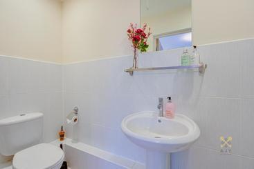 هتل Mica Point City Centre Apartment