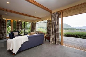 هتل Release Wanaka Bullock Creek Chalet
