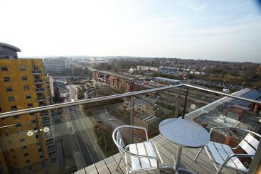 هتل Skyline Plaza By Flying Butler