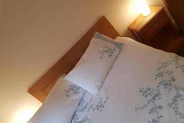 هتل A & B Guest House Cambridge Ltd