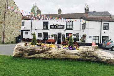 Отель The Fox & Hounds Inn
