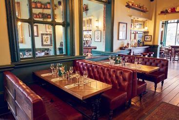 هتل The Old Coffee Tavern