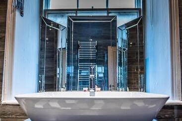 هتل The Royal Standard