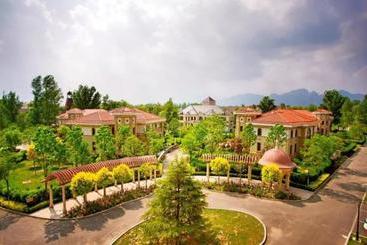 هتل Badaling Hot Spring Resort