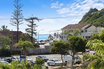 هتل Kirra Palms Holiday Apartments