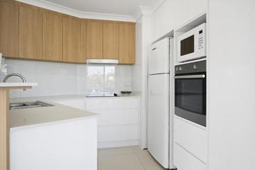 هتل Kirra Palms Holiday Apartments
