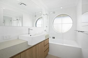 هتل Kirra Palms Holiday Apartments