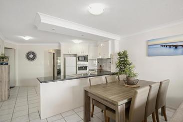 هتل Kirra Palms Holiday Apartments