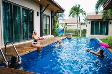 استراحتگاه Niche Villas By Tropiclook
