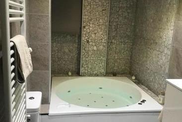 Dos Torres Ribera   Jacuzzi Y Vistas