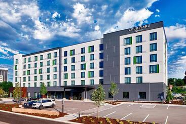בית מלון כפרי Courtyard By Marriott Minneapolis West