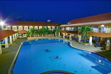 هتل Homeland Resort