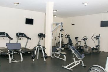 هتل Laburnam Courts Four Bedroom Apartments