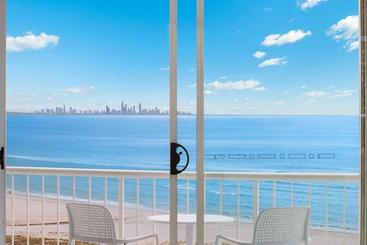 هتل Meridian Tower Kirra Beach