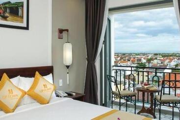 هتل Uptown Hoi An