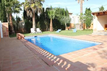 هتل Villa Almendros