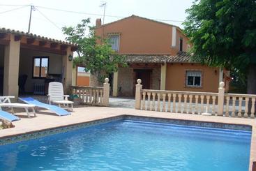هتل Villa Almendros