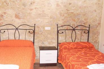 هتل Villa Almendros