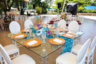 هتل Lake House Resort