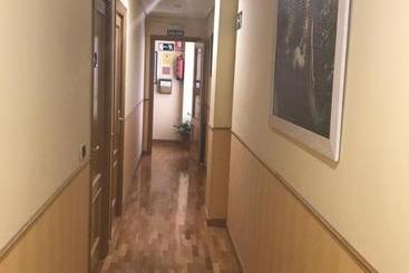 هتل Pension Logroño