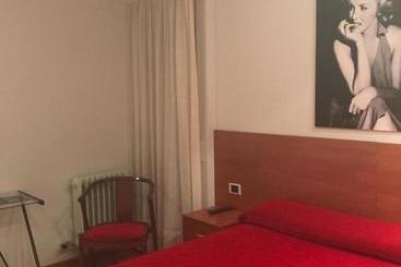 هتل Pension Logroño