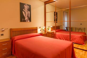 هتل Pension Logroño