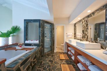 هتل Serenity At Coconut Bay   All Inclusive