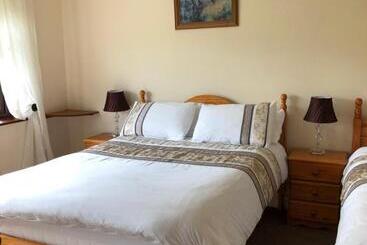 Elm Brook B&b