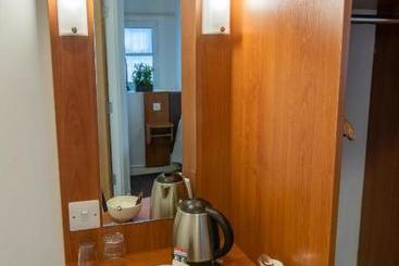 هتل Redwings Lodge Solihull