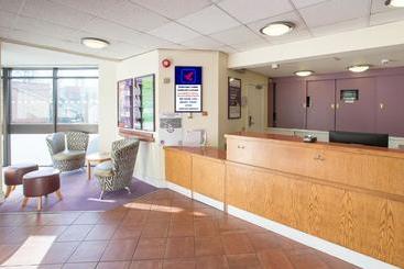 هتل Redwings Lodge Solihull