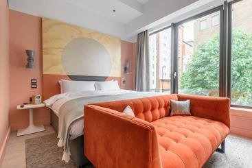 هتل Room2 Southampton Hometel