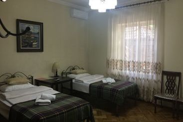 تختخواب و صبحانه Astoria Garden