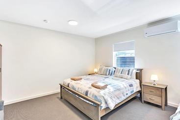 דירות לתיירים Unwind At The Bunkhouse