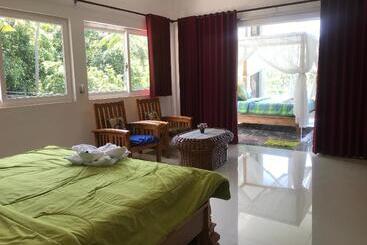 تختخواب و صبحانه Villa Suari I