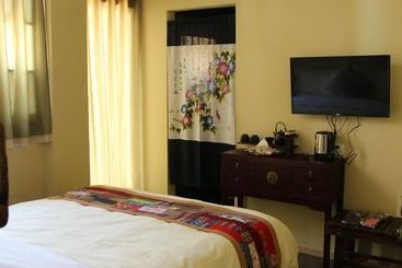 Buyi Hotel Resort Fuxian Lake