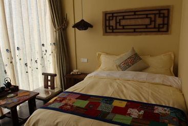 Buyi Hotel Resort Fuxian Lake