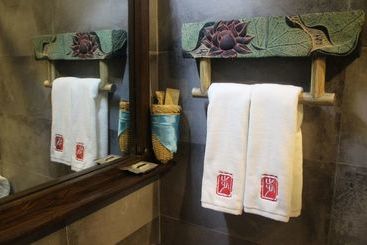 Buyi Hotel Resort Fuxian Lake