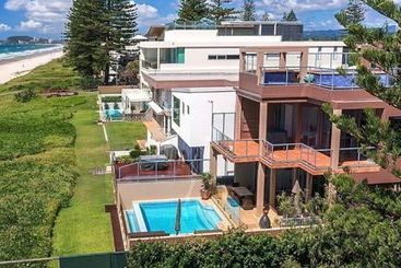 ツーリストアパートメント Absolute Beachfront Holiday House