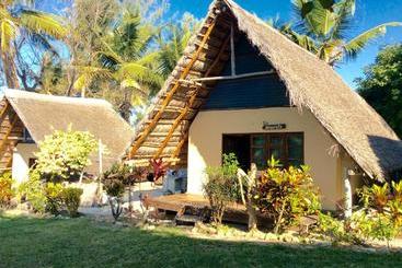 هاستل Beach Village Backpackers