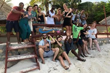 هاستل Beach Village Backpackers