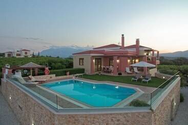 דירות לתיירים Cretan Vineyard Hill Villa Private Pool, Panoramic View, Beautiful Vineyard