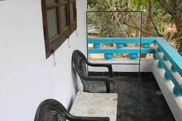 ペンション Thomson House