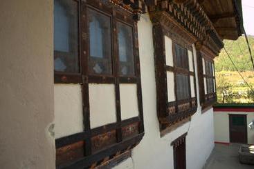 Ama's Village Lodge
