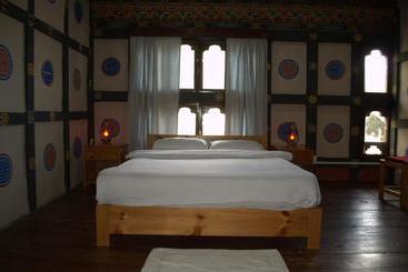 Ama's Village Lodge