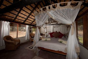 هتل Hippo Lodge